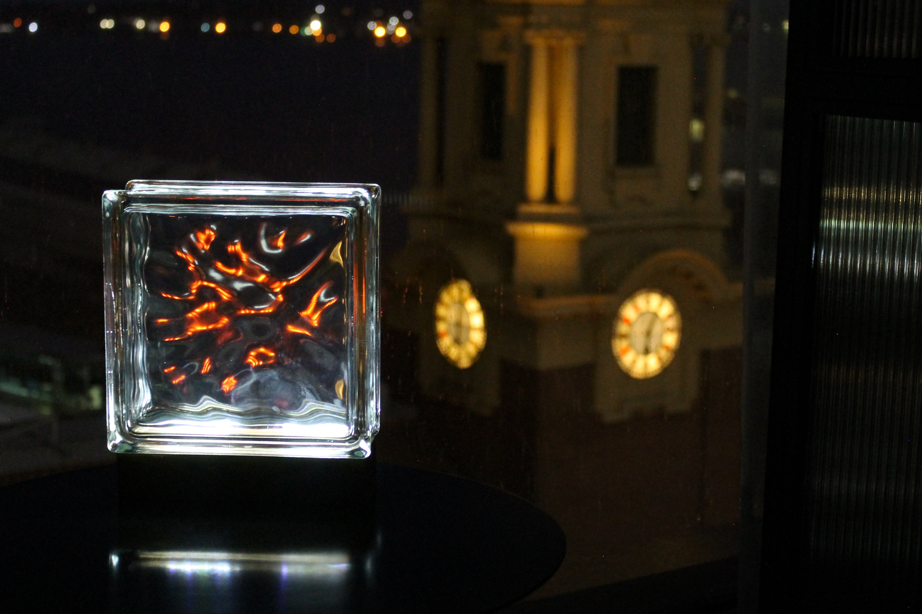 Wireless Wave Bloc Lamp.