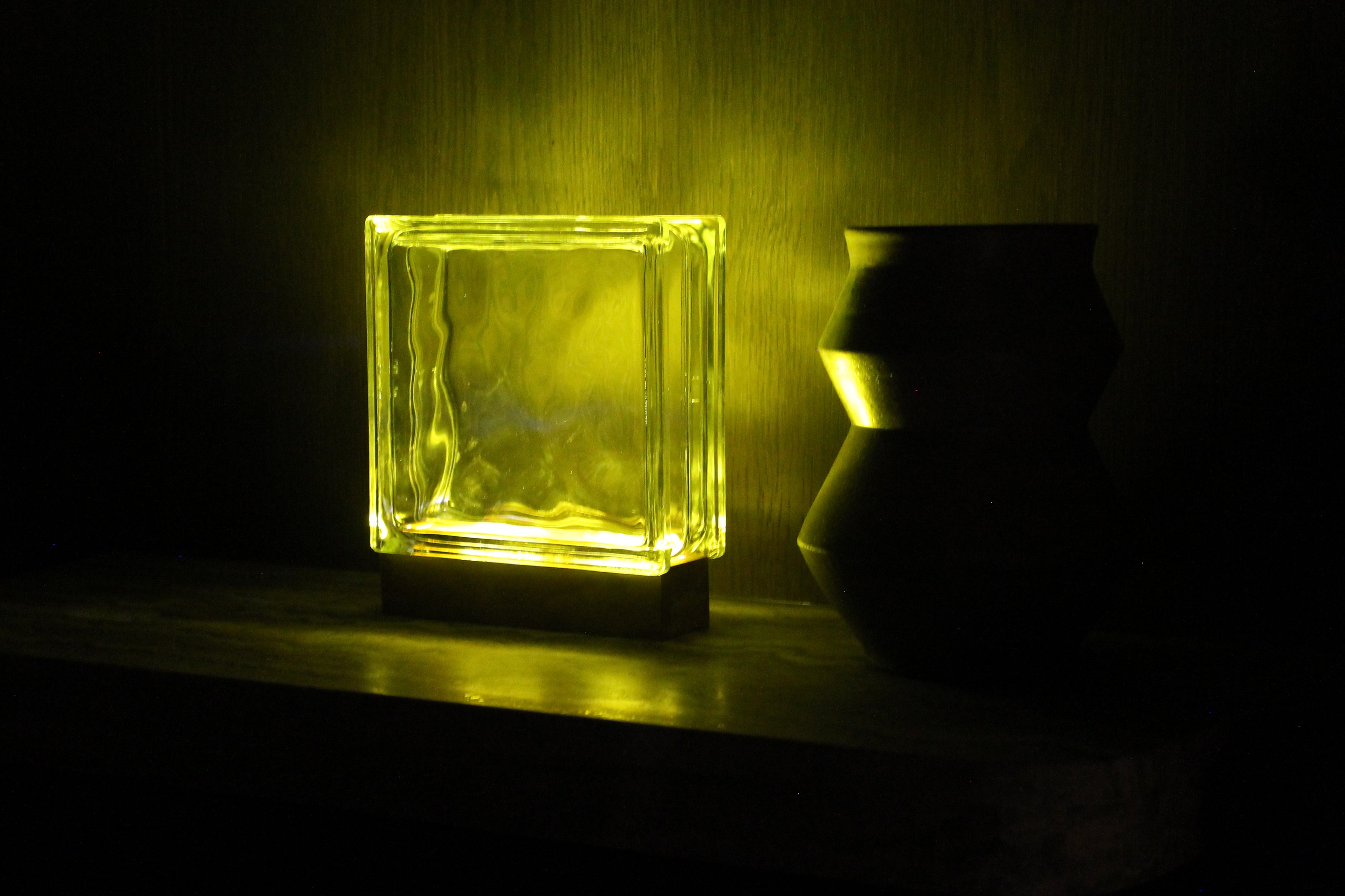 Wireless Wave Bloc Lamp.