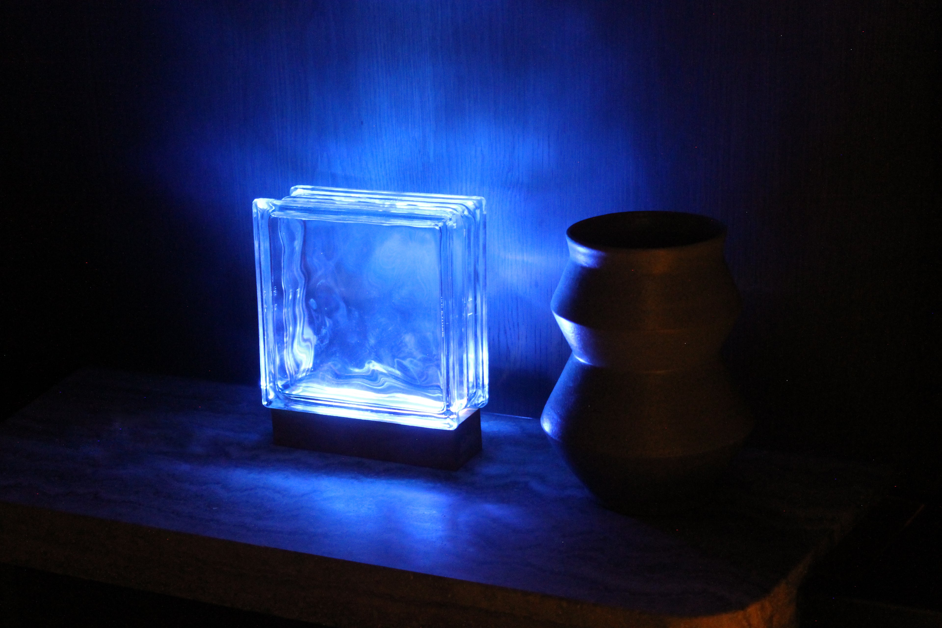 Wireless Wave Bloc Lamp.